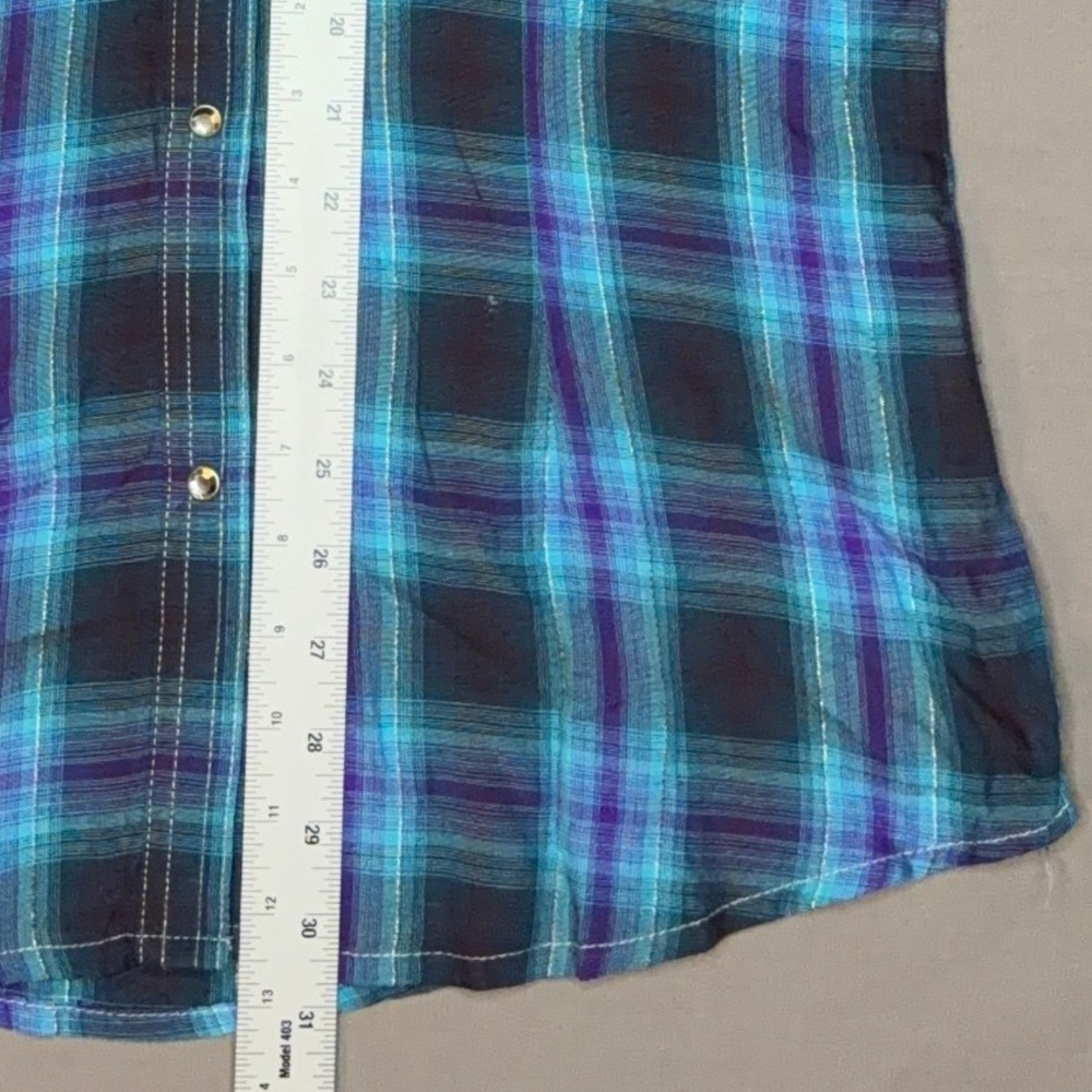 Wrangler Rock 47 Western Shirt Womens M Blue Purple Plaid Rhinestone Snaps - Picture 6 of 6